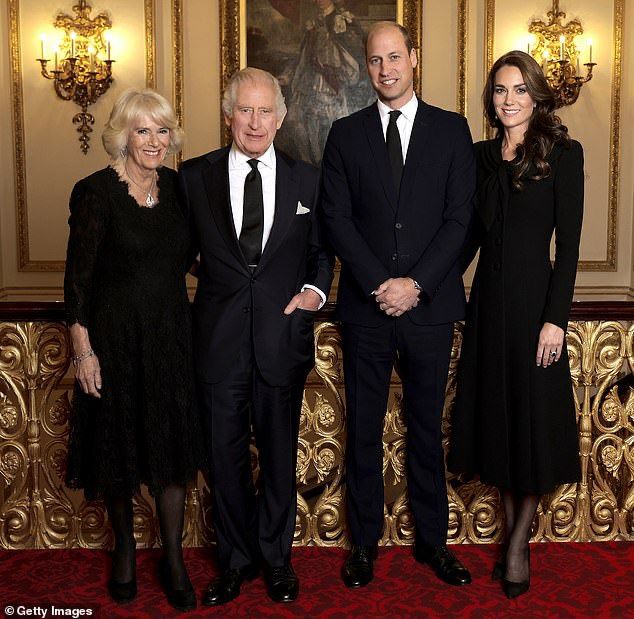 Victoria de Salud en la Realeza: Kate Middleton y Carlos III Recuperándose Tras Cirugías Exitosas.