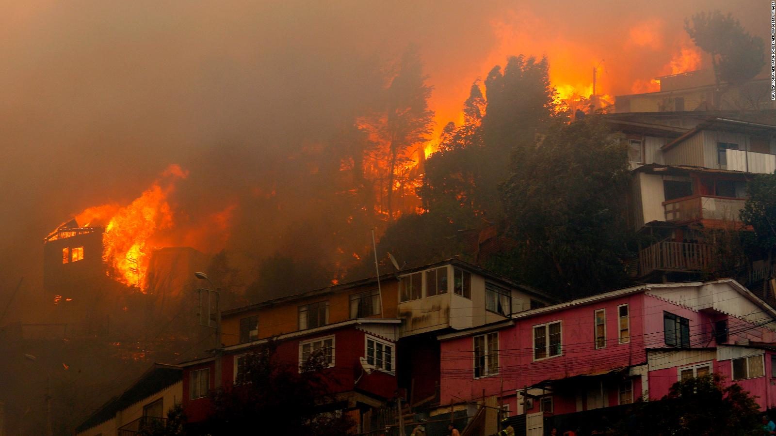 Imponen Toque de Queda en Cuatro Comunas de Valparaíso Debido a Incendios