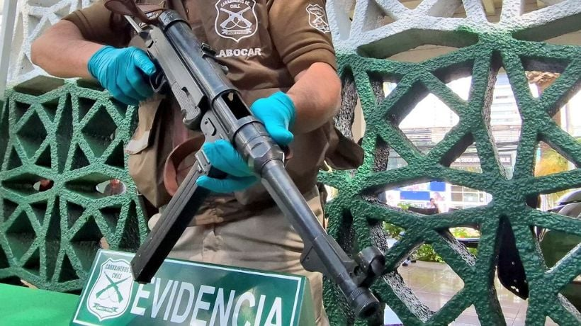 Detenido en Antofagasta con réplica de subametralladora de la Segunda Guerra Mundial