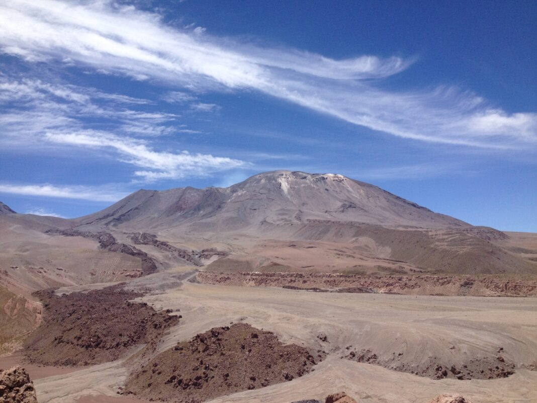 Volcán Láscar mantiene alerta técnica Amarilla: SENAPRED refuerza monitoreo en San Pedro de Atacama
