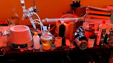Detienen a joven universitario en Italia por montar laboratorio químico clandestino en su casa