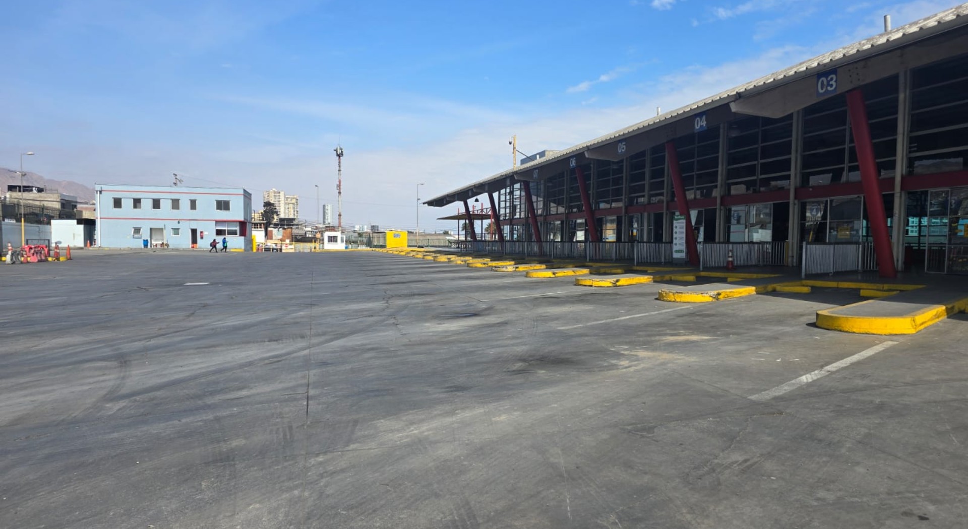 La terminal de autobuses de Antofagasta detiene sus operaciones en medio de una evacuación.