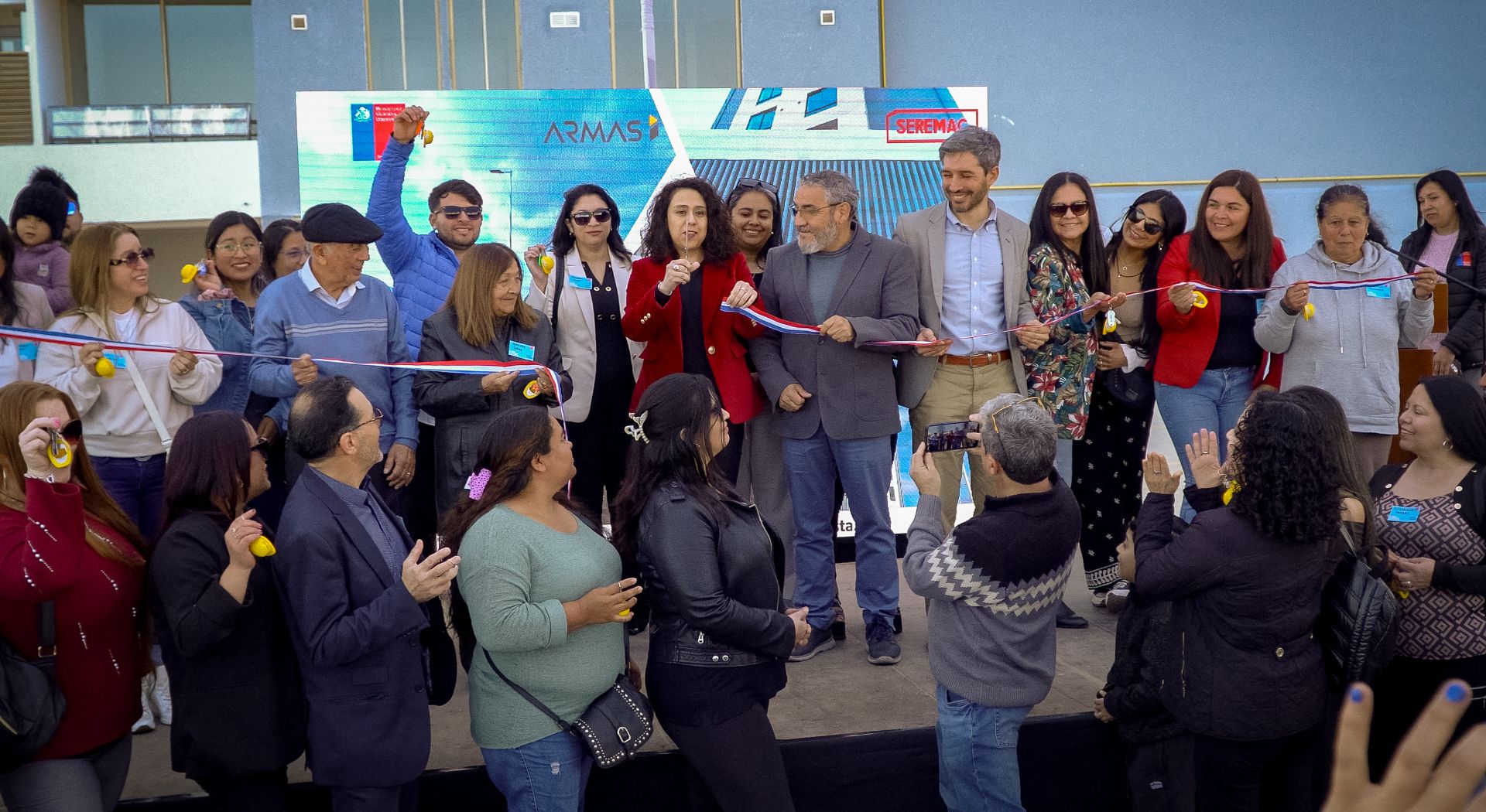 El Ministerio de Vivienda y Urbanismo entrega viviendas en el sector norte de Antofagasta: 57 familias ya tienen sus llaves.