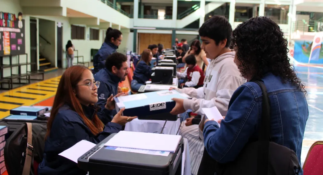 Alianza entre GORE y Junaeb permitirá la entrega de casi mil computadores a estudiantes de la Región de Antofagasta