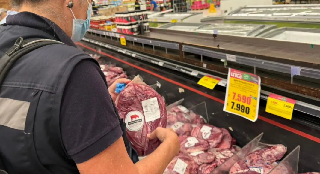 Alerta sanitaria en Antofagasta: Seremi sanciona a supermercado y destruye 30 kilos de carne en mal estado