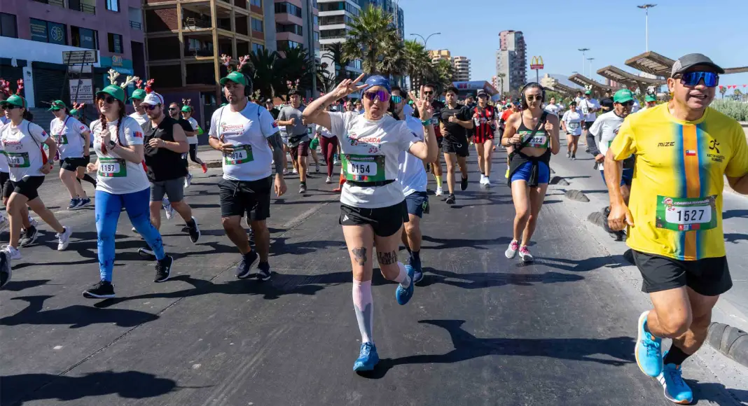 Espíritu deportivo y familiar: Más de 2 mil personas participaron en la exitosa Corrida Navideña de Antofagasta