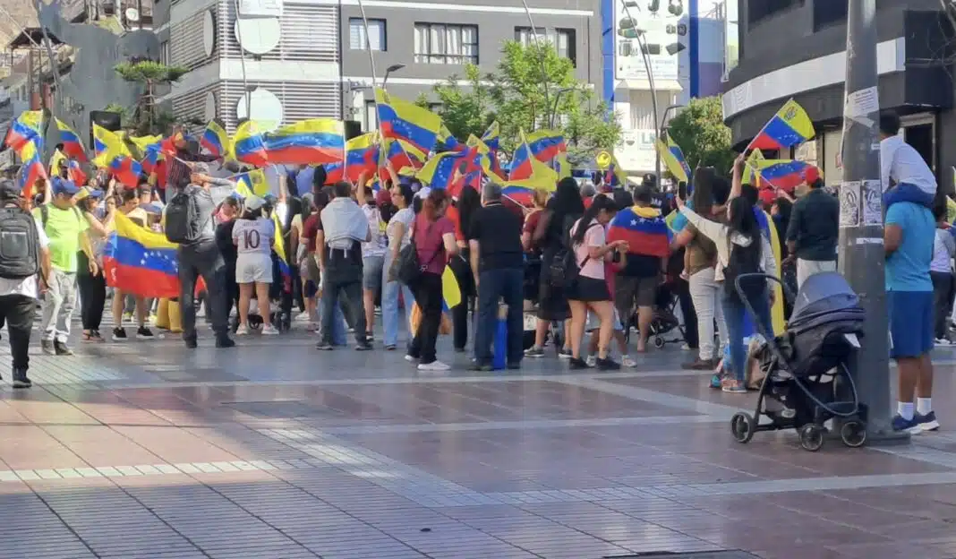 Masiva celebración en Antofagasta: Comunidad venezolana se vuelca a las calles tras captura de Nicolás Maduro