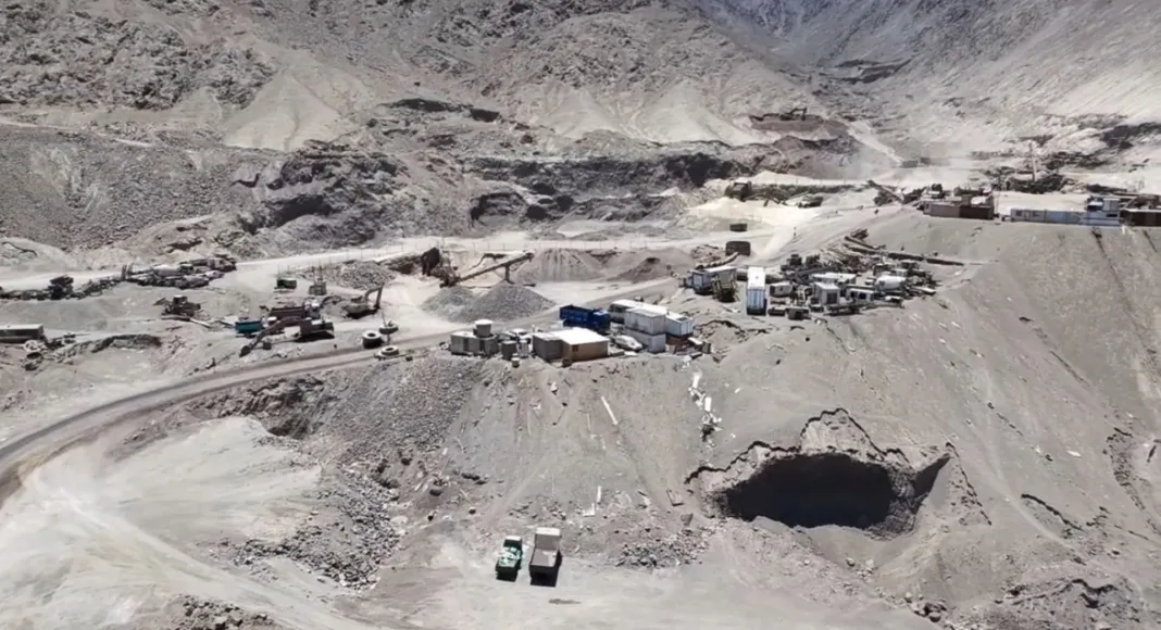 Basural clandestino en sector Nicolás Tirado persiste con uso de maquinaria pesada e intervención de vías aluvionales
