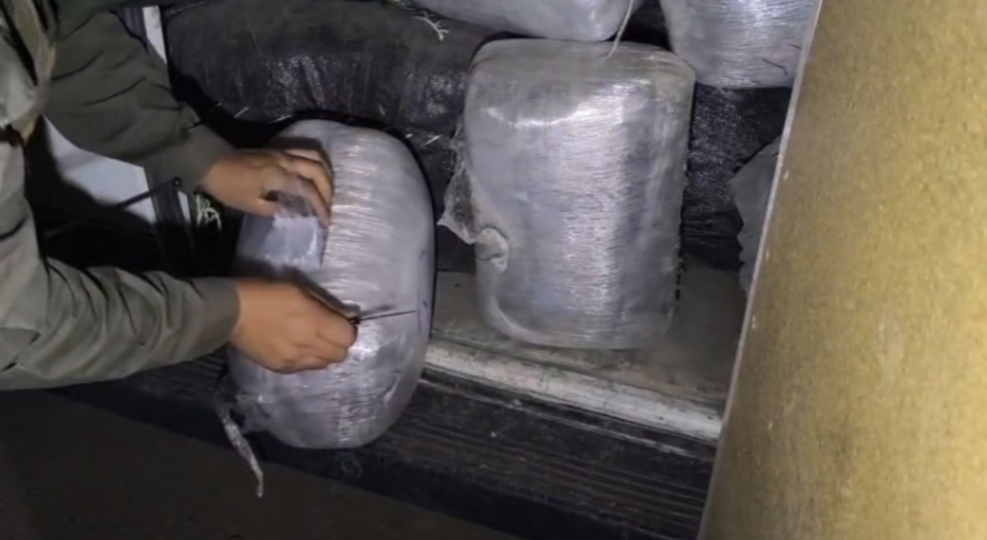 Incautan más de dos toneladas de droga en Antofagasta y arrestan a nueve integrantes de organizaciones delictivas.
