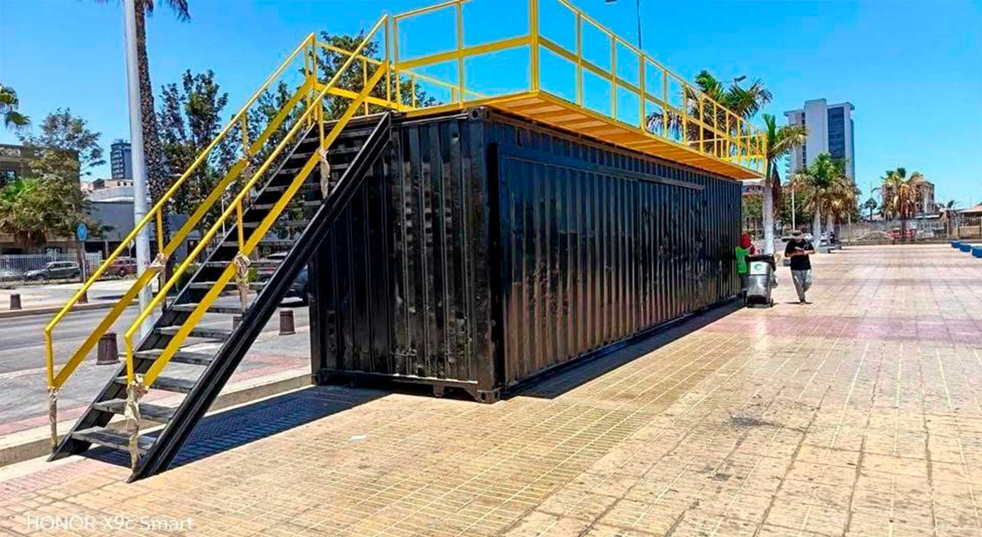 Tras la denuncia de un ciudadano, las autoridades aclaran la controversia sobre el contenedor en el área del Muelle Histórico y ordenan su retirada.