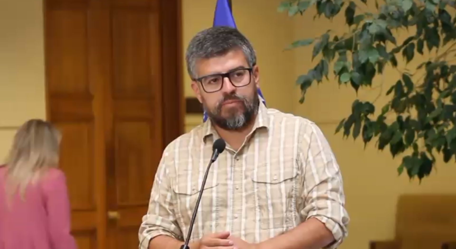 El diputado Araya acusa una agenda de impunidad que podría permitir la liberación de violadores de derechos humanos, asesinos y agresores de menores.