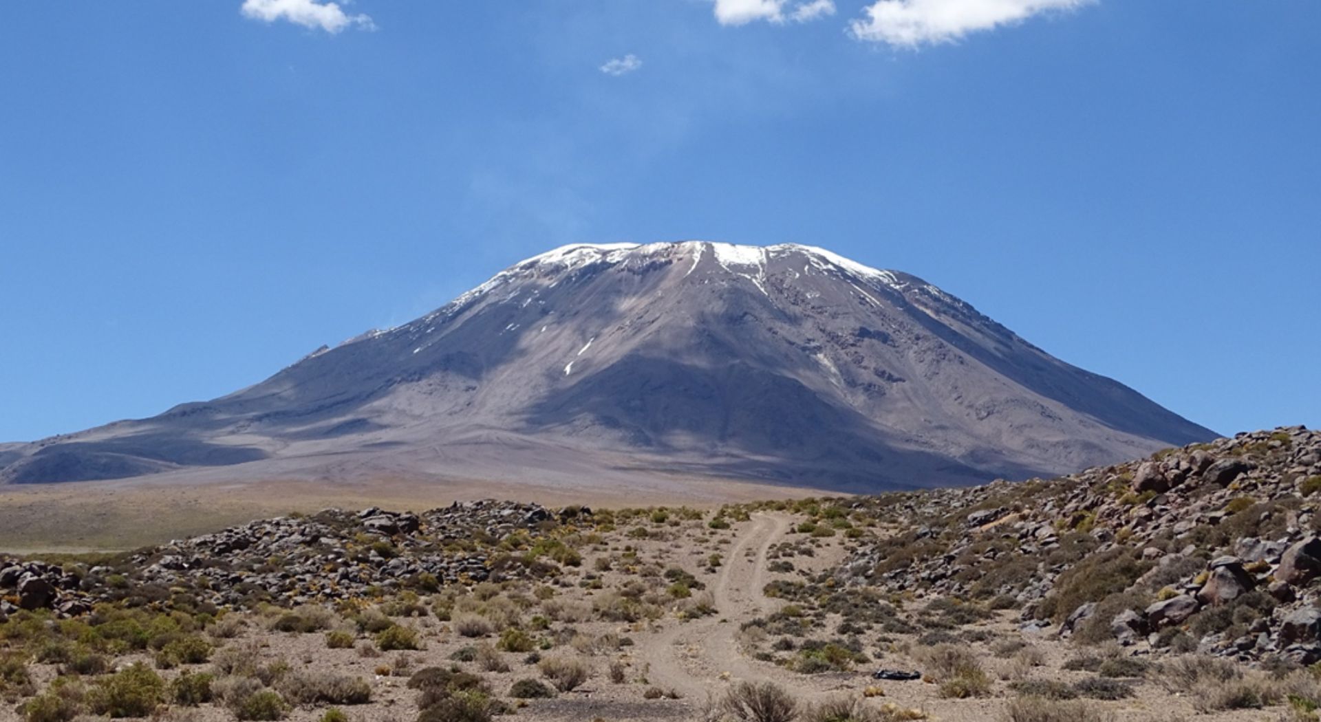 Alerta amarilla en el Volcán Láscar de la Región de Antofagasta debido al aumento de sismicidad y actividad térmica.