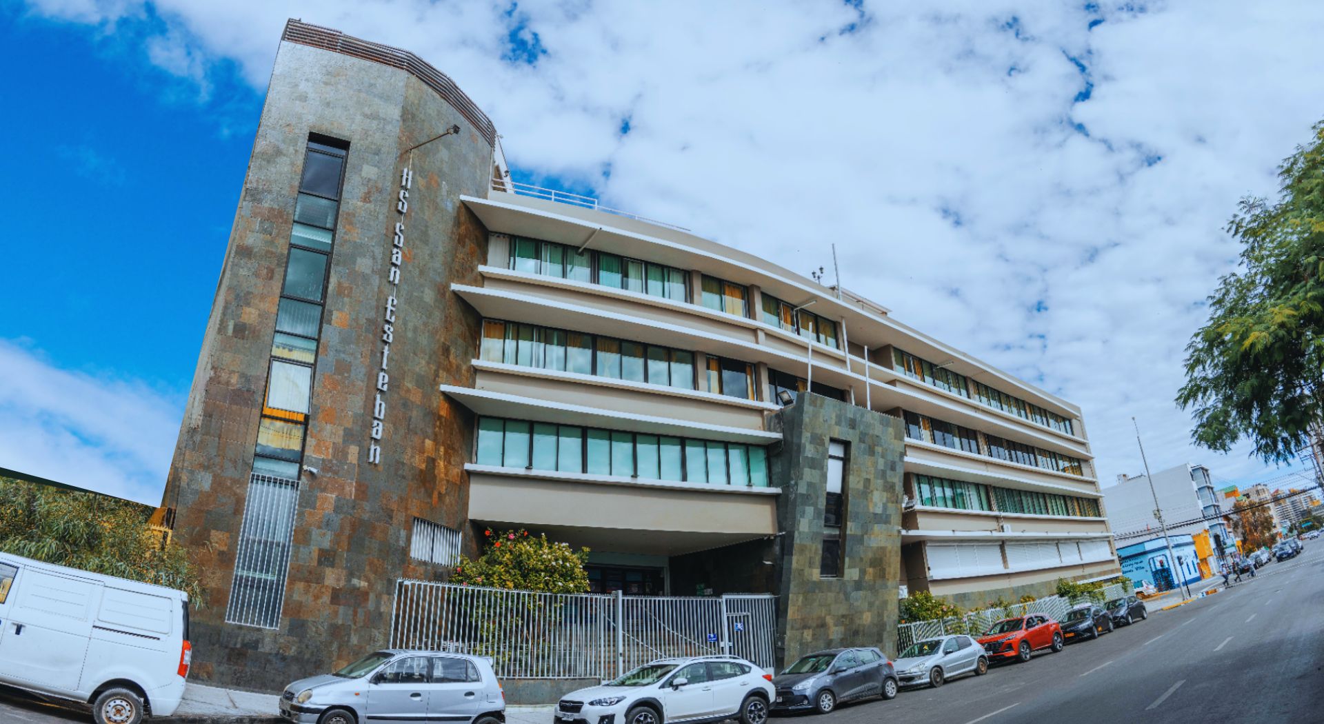 Identifican al responsable de la amenaza en el Colegio San Esteban de Antofagasta, quien la atribuyó a una «broma» y se activa la denuncia ante la Fiscalía.