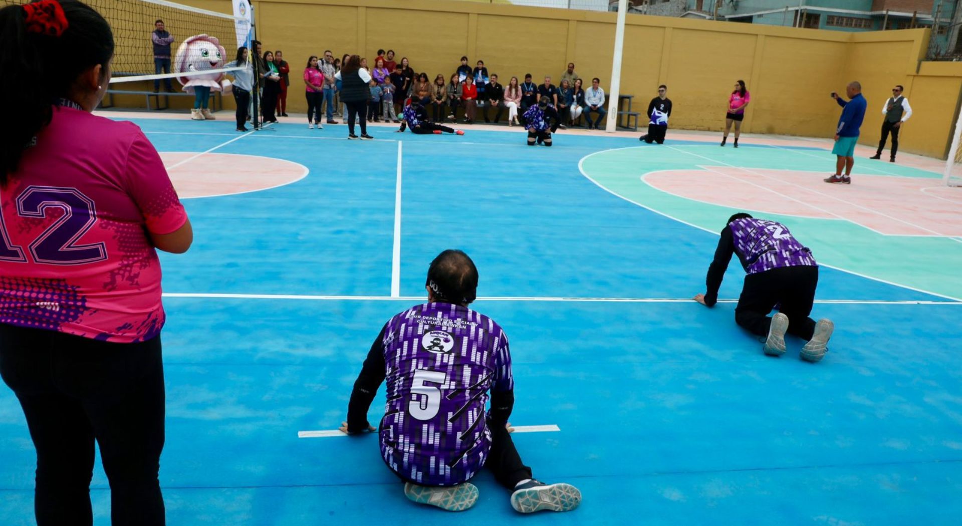 Se estrena una nueva cancha deportiva en la comunidad de Pablo Krugger en Antofagasta luego de ser renovada