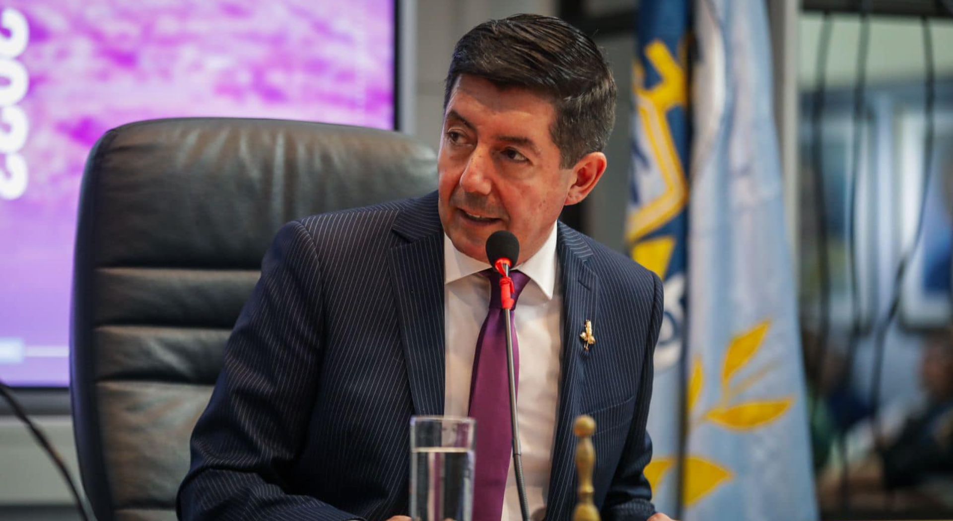 La Contraloría autoriza investigación contra el exalcalde Jonathan Velásquez por irregularidades en procedimientos disciplinarios.