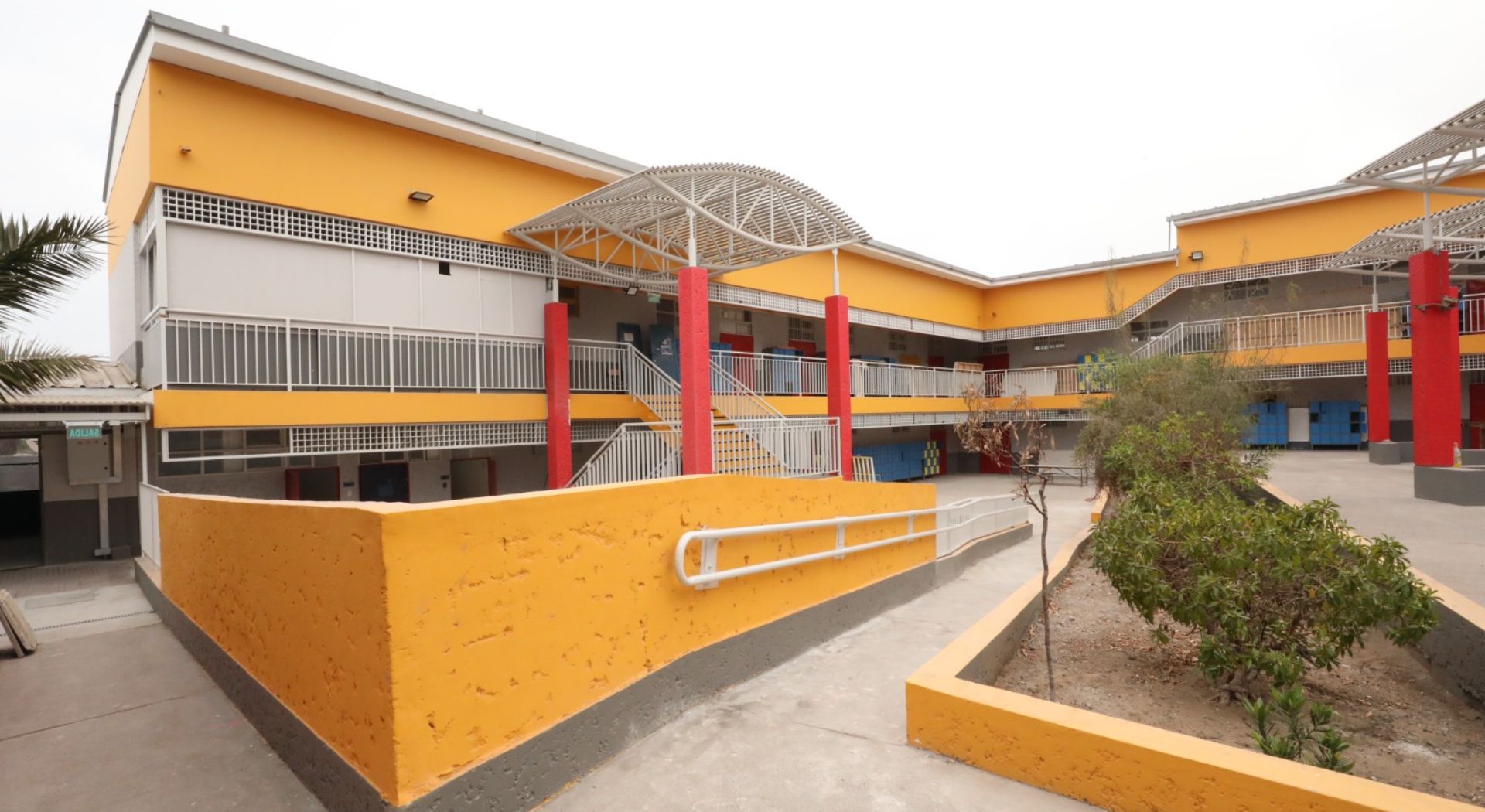 Se encontró un mensaje amenazante dirigido a un funcionario en una escuela de Antofagasta, lo que provocó la suspensión de clases.