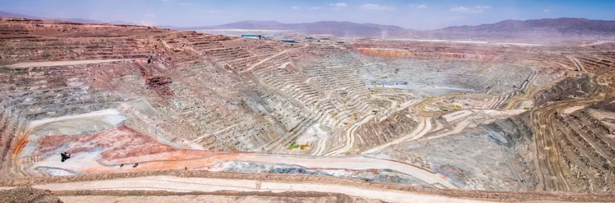 Antofagasta: Acusan a Minera Escondida de despedir a gran cantidad de trabajadores y denuncian un modelo laboral que carece de estabilidad y respeto.
