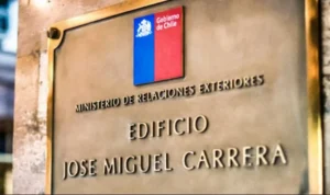Artistas y académicos chilenos exigen acción del Gobierno por compatriotas retenidos en Israel