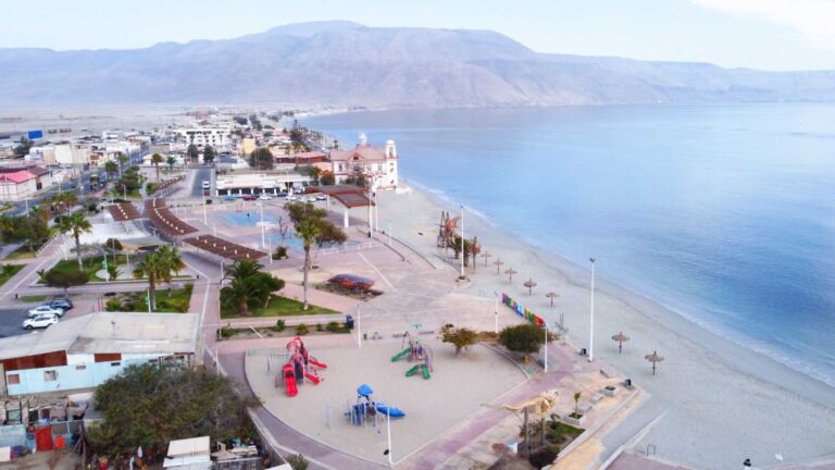 Aguas Antofagasta promueve el reúso de aguas residuales en Mejillones