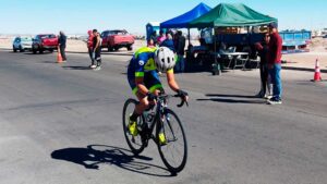 Cuatro jóvenes ciclistas de Calama y San Pedro representarán a Antofagasta en la final nacional de los Juegos Deportivos Escolares 2026