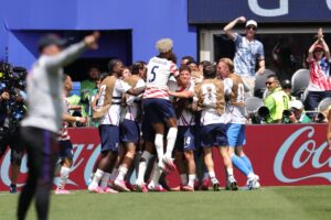 Estados Unidos triunfa 2-0 sobre Australia y avanza a octavos de final de la Copa del Mundo