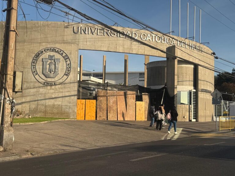 UCN advierte sobre incumplimientos y riesgos para el calendario académico debido a la toma en Antofagasta