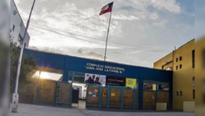 Concejala de Mejillones solicita investigación por posible intoxicación alimentaria en liceo y municipio responde con críticas
