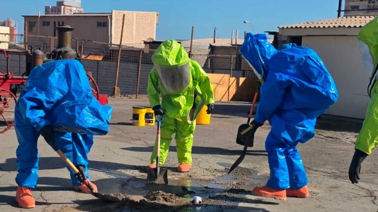 Capacitación en Manejo de Emergencias con Materiales Peligrosos para Bomberos de Antofagasta