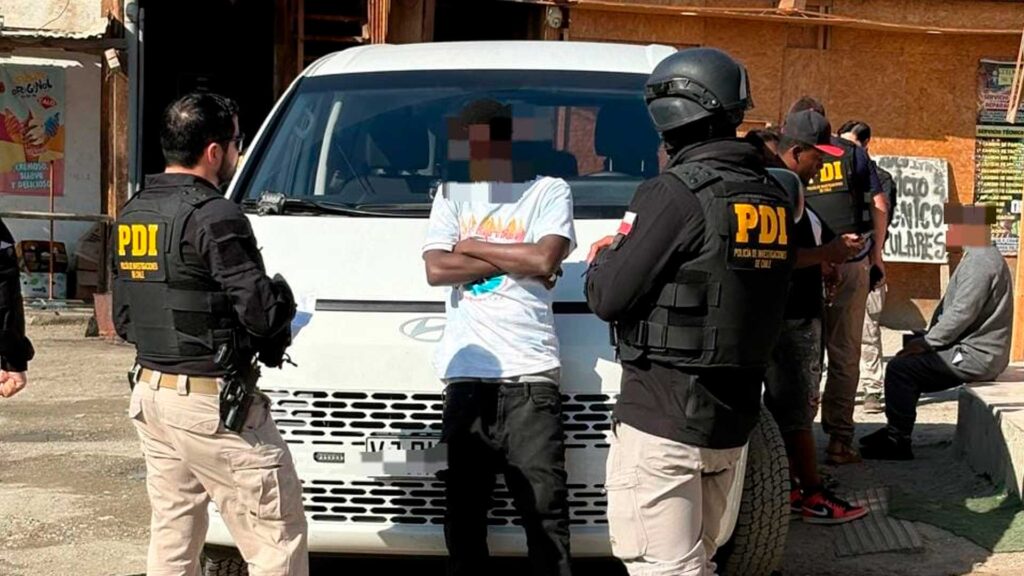 Fiscalización migratoria en Mejillones: Ocho extranjeros denunciados y uno expulsado del país