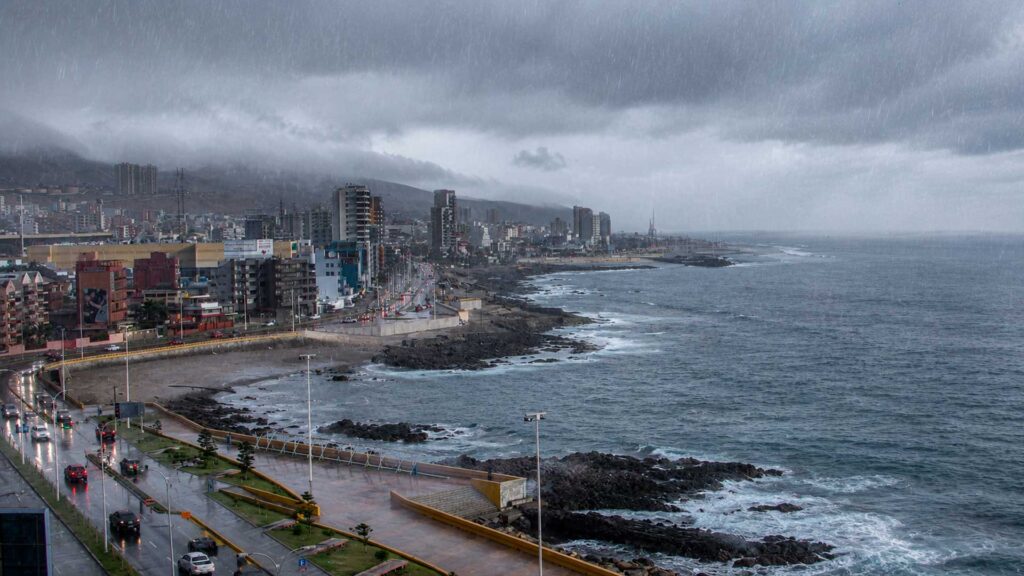 Pronóstico de Lluvias en Antofagasta: Detalles del Fenómeno Meteorológico para Este Viernes