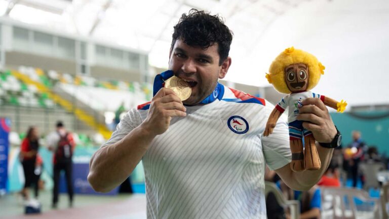 Jonathan Astudillo brilla con medalla de oro en los Juegos Parasudamericanos de Colombia
