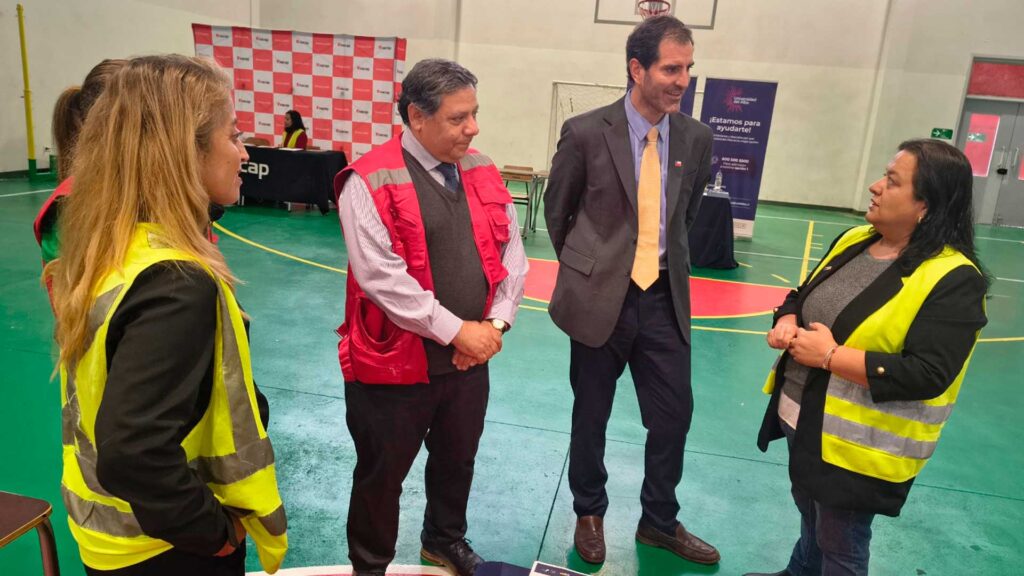 Feria vocacional impulsa la educación superior para jóvenes en reinserción social en Antofagasta