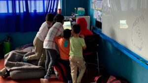 Más de 1.200 personas albergadas en Antofagasta tras lluvias: Desafíos en la erradicación de campamentos en quebradas
