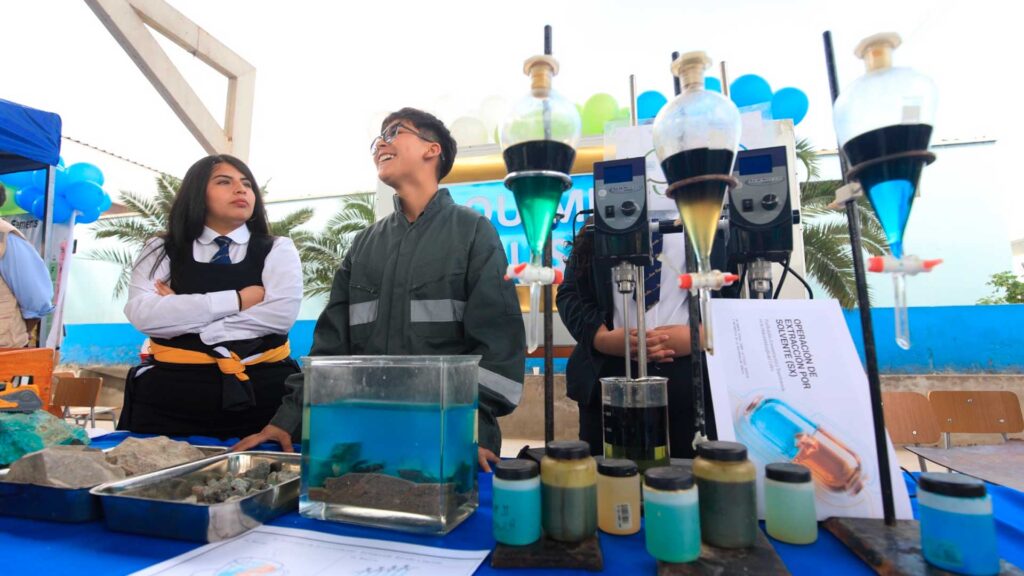 Feria de Especialidades del Liceo Óscar Bonilla: Un Vínculo entre la Educación Técnico-Profesional y los Estudiantes de Antofagasta