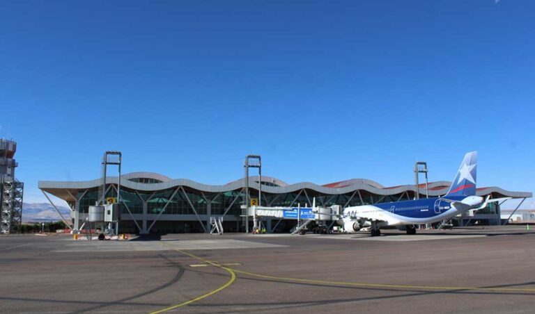 Detención de 14 trabajadores mineros en Calama por contrabando de cigarrillos en vuelos chárter