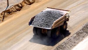 Municipios mineros expresan su inquietud ante Dipres por recortes en patentes mineras